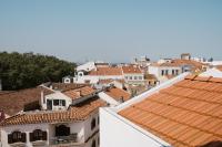 One-Bedroom Apartment with Park View