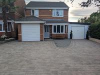 Spacious 3 bedroom house with games room - B&B Kirby Muxloe