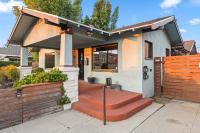 Bright Coastal Escape 4 Bedroom 2 Bath Near CSULB Long Beach Airport and Beach - Chambres d'hôtes Long Beach