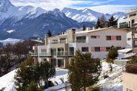 Apartment with Mountain View