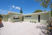Beach Bum Bungalow 2- WIFI, Short walk to the beach - B&B Busselton
