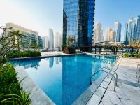 Vacay Lettings - Silverene Marina Retreat - Waterfront Apartment Steps from Marina Mall - B&B