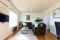 Simple & Comfortable Coastal Retreat - B&B George Town