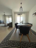 New modern APT near Old town - private parking - B&B Zara