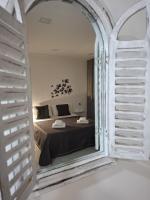 Deluxe One-Bedroom Apartment