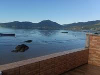 Casa de frente ao mar Enseada de Brito - B&B Enseada de Brito