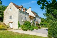 Le Prieuré beautiful 4 bedroom stone apartment with pool - B&B Saint-Germain-du-Bel-Air