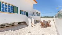 Serene Duplex House With Patio by LovelyStay - Chambres d'hôtes Vila Nova De Cacela