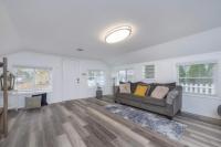 2BR Shoreside Retreat w Beach Access Interiors - Bed and Breakfast Rochester