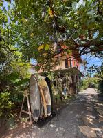 Tahini and Friends Surf, Yoga & Wellness - Bed and Breakfast Ahangama