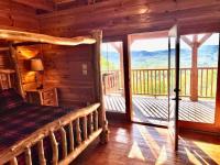 Pet-Friendly Townsend Mtn Cabin w Hot Tub, Daybed Patio - Chambres d'hôtes Townsend