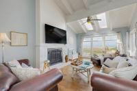 Oceanfront Home with Hot Tub Beach Access Deck - B&B Fort Bragg