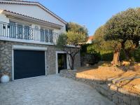 studio indépendant plain pied jardin & piscine - Bed and Breakfast Grasse