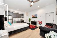 Luxe Private Studio - B&B Houston