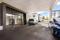 Stylish City Apartment with Balcony and Parking - Ferienwohnung Christchurch