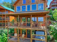 5 Star Views! Hot Tub! Game Room! Near Dollywood & Parkway - B&B Sevierville