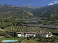 Apartment in Goldrain with Pool & Mountain Views - Bed and Breakfast Latsch
