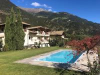 Apartment in Goldrain with Pool & Mountain Views - Ferienwohnung Latsch
