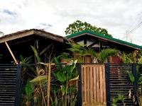 Kismet House Central & Private Cozy Home in General Luna - Bed and Breakfast General Luna