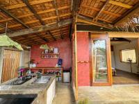 Kismet House Central & Private Cozy Home in General Luna - B&B Cabuntog