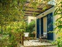 Manto On The Beach Apartments - B&B