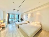 One-Bedroom Apartment with City View