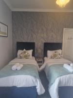 Twin Room with Private Bathroom