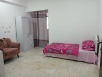 Room with private bathroom in a flat - B&B Muscat