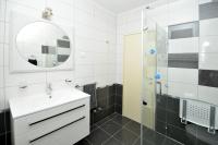 Villa Ines with Pool by the beach - B&B Traù