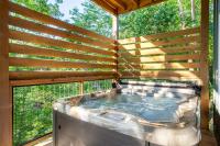 Dollywood Retreat with Hot Tub Indoor Pool & Game Room - Sleeps 11 - Chambres d'hôtes Pigeon Forge