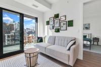 Sky Jungle Oasis Calgary City Views Parking & Gym - B&B Calgary