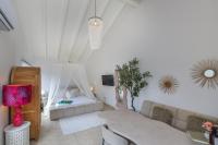 Moderne Studio Sea dichtbij de zee met zwembad - B&B