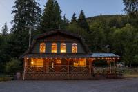 Hot Tub, Sauna, Cold Plunge - 1 mile from Rainier NP - Sleeps 8 - Chambres d’hôtes Ashford