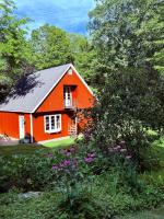Beautiful House in the Woods, Huge Yard, Hot Tub - Chambres d'hôtes Great Barrington