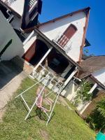 Casa estilo chale dúplex 3 quartos a apenas 1 quadra da praia - B&B Mangaratiba