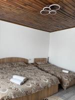 Dreibettzimmer mit Gemeinschaftsbad