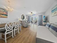 Duplex Beach Home for 6 with Balcony & Resort-style Amenities - Bed and Breakfast Gulf Shores