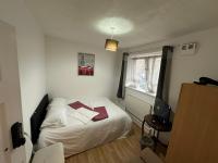 Stylish Room With Shared Bathroom, London Stay, 3 Min to Tube, East London - B&B Londra