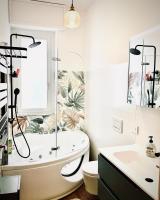 Charming king studio with balcony and jacuzzi - B&B Como