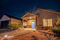 Beautiful Family and Pet-Friendly Home Near National Parks with NEW Hot Tub - Chambres d'hôtes Kanab