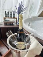 Deluxe Suite mit Whirlpool-Badewanne