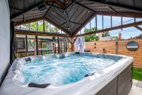 N7 Castle Green Retreat-Hot Tub - Chambres d’hôtes Toronto