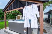 N7 Castle Green Retreat-Hot Tub - Chambres d’hôtes Toronto