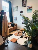 Deep Ellum Theatre Suite - The Black Collection - B&B Dallas