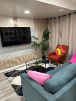 Elegant & Stylish Basement Suite- Private Entrance - B&B Winnipeg