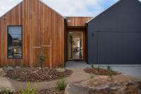 Bluestone Haus - stylish home - B&B Daylesford