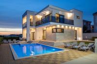 Luxury Lake Balaton Villa with Private Pool - Bed and Breakfast Balatonboglár