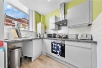 Leyton 1BR Flat Near Tube, 247 Gym, Tennis Court - Chambres d'hôtes Londres