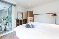 Large Bright 4-Bedroom Flat, heart of Shoreditch, large balcony - B&B Londra