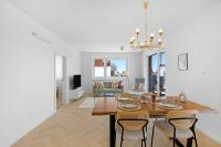 Shiny Stay with Balcony & Private Parking - B&B